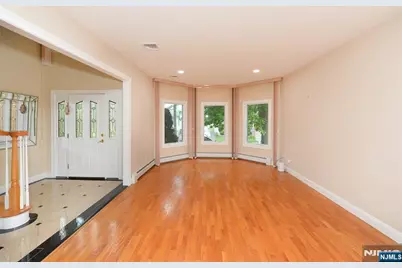 1056 Edgewood Lane, Fort Lee, NJ 07024 - Photo 4