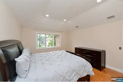 1056 Edgewood Lane, Fort Lee, NJ 07024 - Photo 24