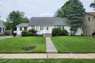 561 Green Valley Rd, Paramus, NJ 07652 - Photo 1