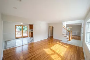 41 Circle Dr, Paramus, NJ 07652 - Photo 2