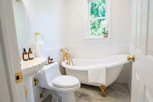 41 Circle Dr, Paramus, NJ 07652 - Photo 8