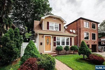 127 E Brinkerhoff Avenue, Palisades Park, NJ 07650 - Photo 1