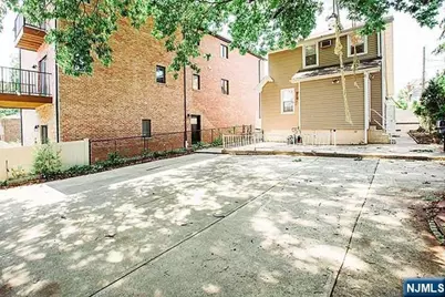 127 E Brinkerhoff Avenue, Palisades Park, NJ 07650 - Photo 10