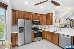 476 Buffalo Ct, West New York, NJ 07093 - Photo 8