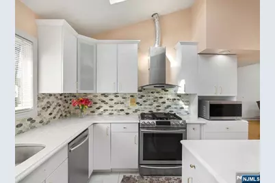 81 Hastings Avenue, Nutley, NJ 07110 - Photo 16