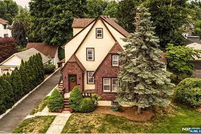 255 Pearsall Avenue, Ridgewood, NJ 07450 - Photo 2