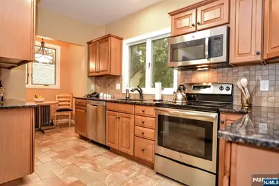 255 Pearsall Avenue, Ridgewood, NJ 07450 - Photo 14