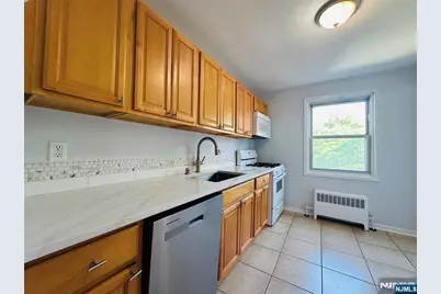 2330 Linwood Avenue 5C #5C, Fort Lee, NJ 07024 - Photo 4