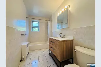 2330 Linwood Avenue 5C #5C, Fort Lee, NJ 07024 - Photo 8
