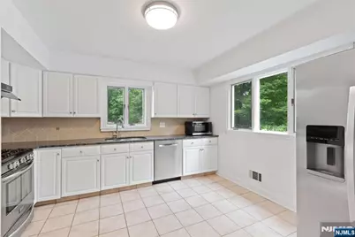 800 Winding Way, Westwood, NJ 07675 - Photo 30