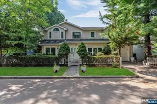 703 Stewart St, Ridgefield, NJ 07657 - Photo 2