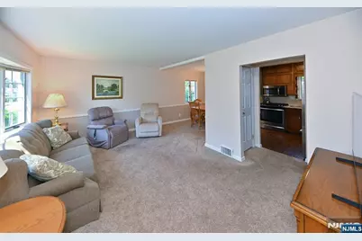 14-01 Floral Avenue, Fair Lawn, NJ 07410 - Photo 4
