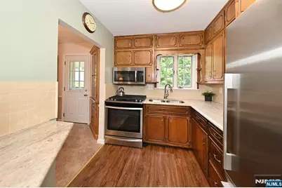 14-01 Floral Avenue, Fair Lawn, NJ 07410 - Photo 8