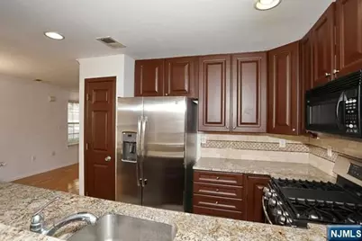 261 Riverwalk Way Q174 #Q174, Clifton, NJ 07014 - Photo 8