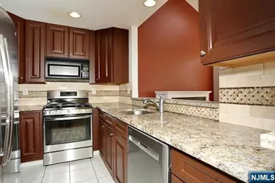 261 Riverwalk Way Q174 #Q174, Clifton, NJ 07014 - Photo 6