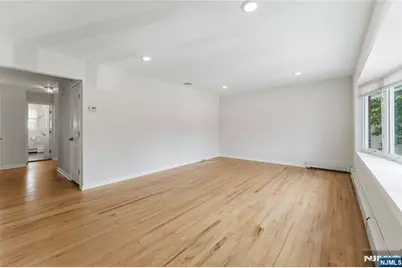 312 Glen Avenue, Palisades Park, NJ 07650 - Photo 12
