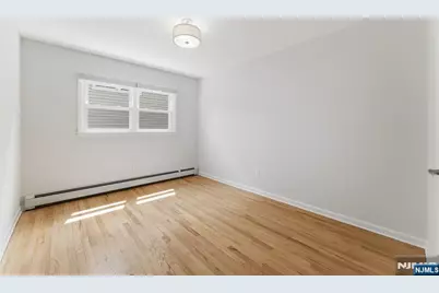 312 Glen Avenue, Palisades Park, NJ 07650 - Photo 20