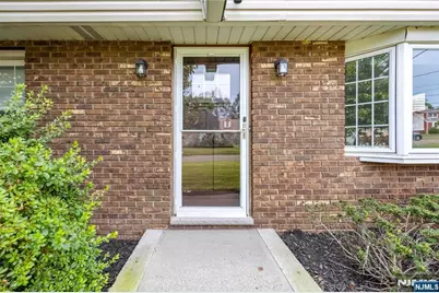 182 Coombs Drive, Paramus, NJ 07652 - Photo 4