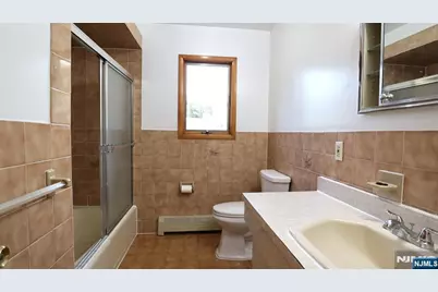 538 Hillside Street 2 #2, Ridgefield, NJ 07657 - Photo 4