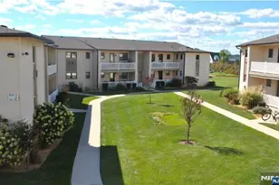 34 Wharfside Dr 210, Monmouth Beach, NJ 07750 - Photo 2