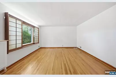 243 Woodland Avenue, River Edge, NJ 07661 - Photo 4