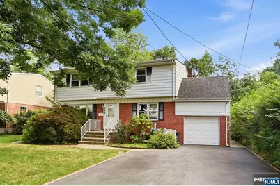 243 Woodland Avenue, River Edge, NJ 07661 - Photo 2