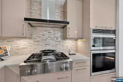 100 Eton Row 302 #302, Weehawken, NJ 07086 - Photo 4