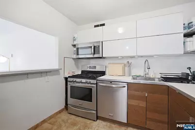 2100 Linwood Avenue 20N #20N, Fort Lee, NJ 07024 - Photo 4