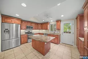 34 Esmond Pl, Tenafly, NJ 07670 - Photo 14