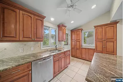 34 Esmond Place, Tenafly, NJ 07670 - Photo 10