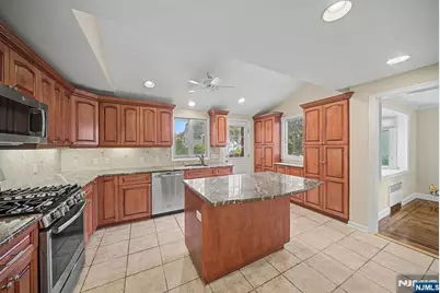 34 Esmond Place, Tenafly, NJ 07670 - Photo 8