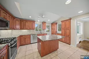 34 Esmond Pl, Tenafly, NJ 07670 - Photo 8