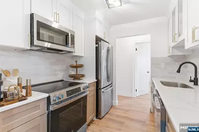 610 Anderson Avenue 2E #2E, Cliffside Park, NJ 07010 - Photo 10