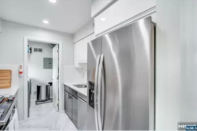 825 Riverside B202 #B202, Lyndhurst Township, NJ 07071 - Photo 10