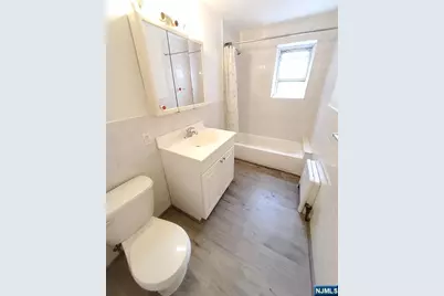 2330 Linwood Avenue 2D #2D, Fort Lee, NJ 07024 - Photo 12
