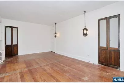 49 S Franklin Avenue, Bergenfield, NJ 07621 - Photo 22