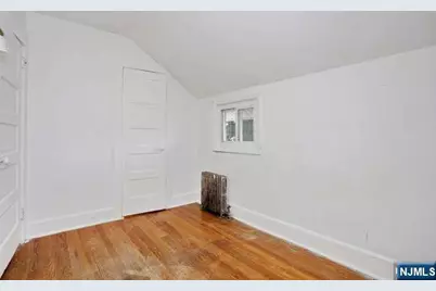 49 S Franklin Avenue, Bergenfield, NJ 07621 - Photo 24