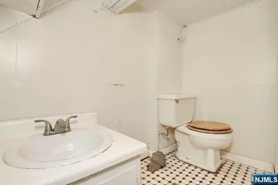 49 S Franklin Avenue, Bergenfield, NJ 07621 - Photo 32