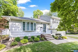 1 Crest Dr, Montvale, NJ 07645 - Photo 2