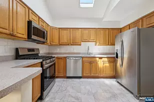68 Lincoln Street 2, Jersey City, NJ 07307 - Photo 8