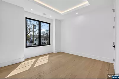 395 Hickory Avenue, Paramus, NJ 07652 - Photo 28