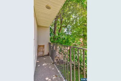 148 Oakwood Avenue A #A, Cliffside Park, NJ 07010 - Photo 18