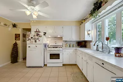 111 Van Winkle Avenue, Hawthorne, NJ 07506 - Photo 10