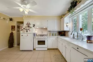111 Van Winkle Ave, Hawthorne, NJ 07506 - Photo 10