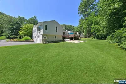 12 Heatherhill Lane, Woodcliff Lake, NJ 07677 - Photo 4