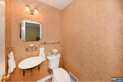 12 Heatherhill Lane, Woodcliff Lake, NJ 07677 - Photo 20