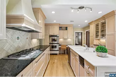 86 Walthery Avenue, Ridgewood, NJ 07450 - Photo 14