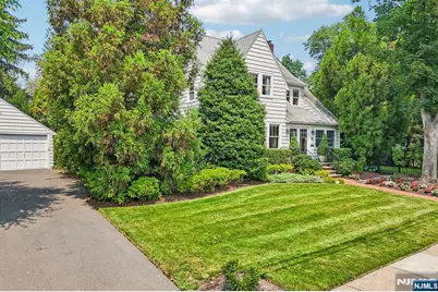 86 Walthery Avenue, Ridgewood, NJ 07450 - Photo 2
