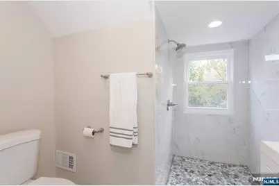 2389 3rd Street, Fort Lee, NJ 07024 - Photo 20