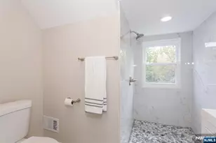 2389 3rd St, Fort Lee, NJ 07024 - Photo 20